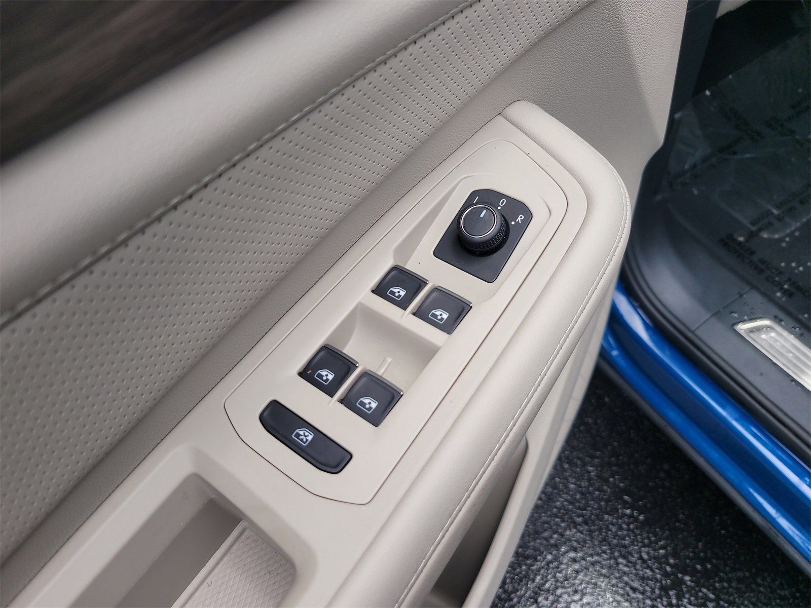 Certified 2025 Volkswagen Atlas SEL image 18