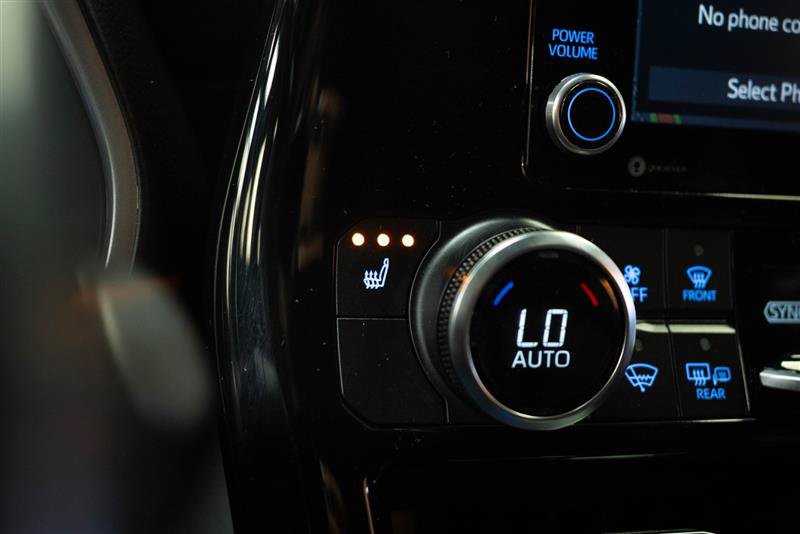 Used 2022 Toyota Highlander XLE FWD image 22
