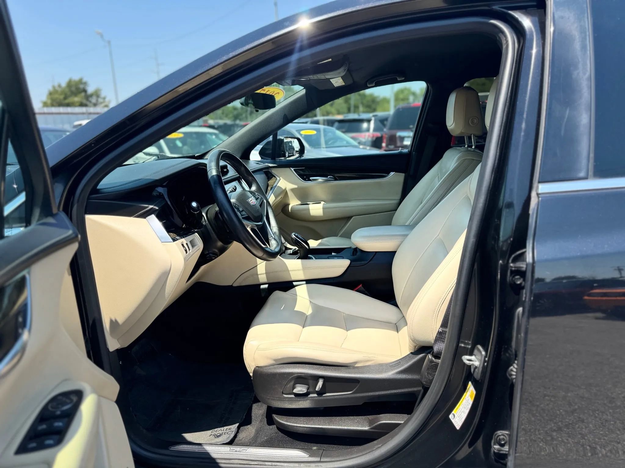 Used 2017 Cadillac XT5 Sport Utility 4D FWD image 12