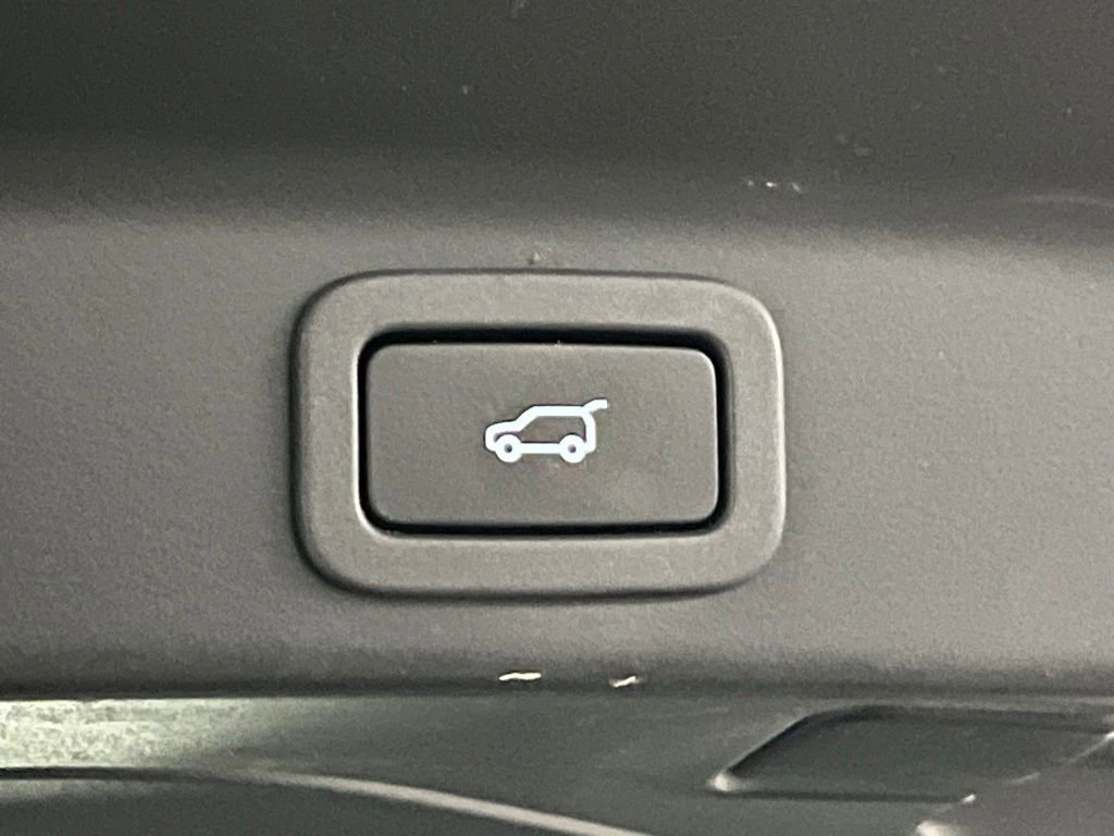 Used 2017 Jaguar F-PACE Prestige image 36