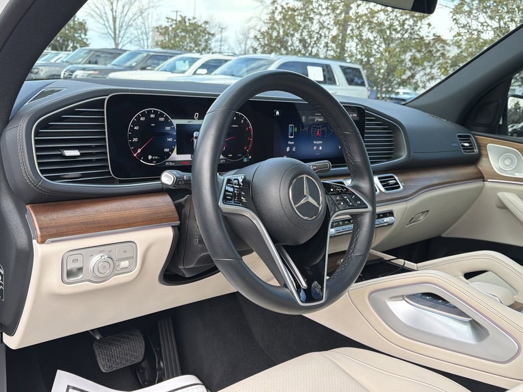 Used 2025 Mercedes-Benz GLS 450 4MATIC image 10