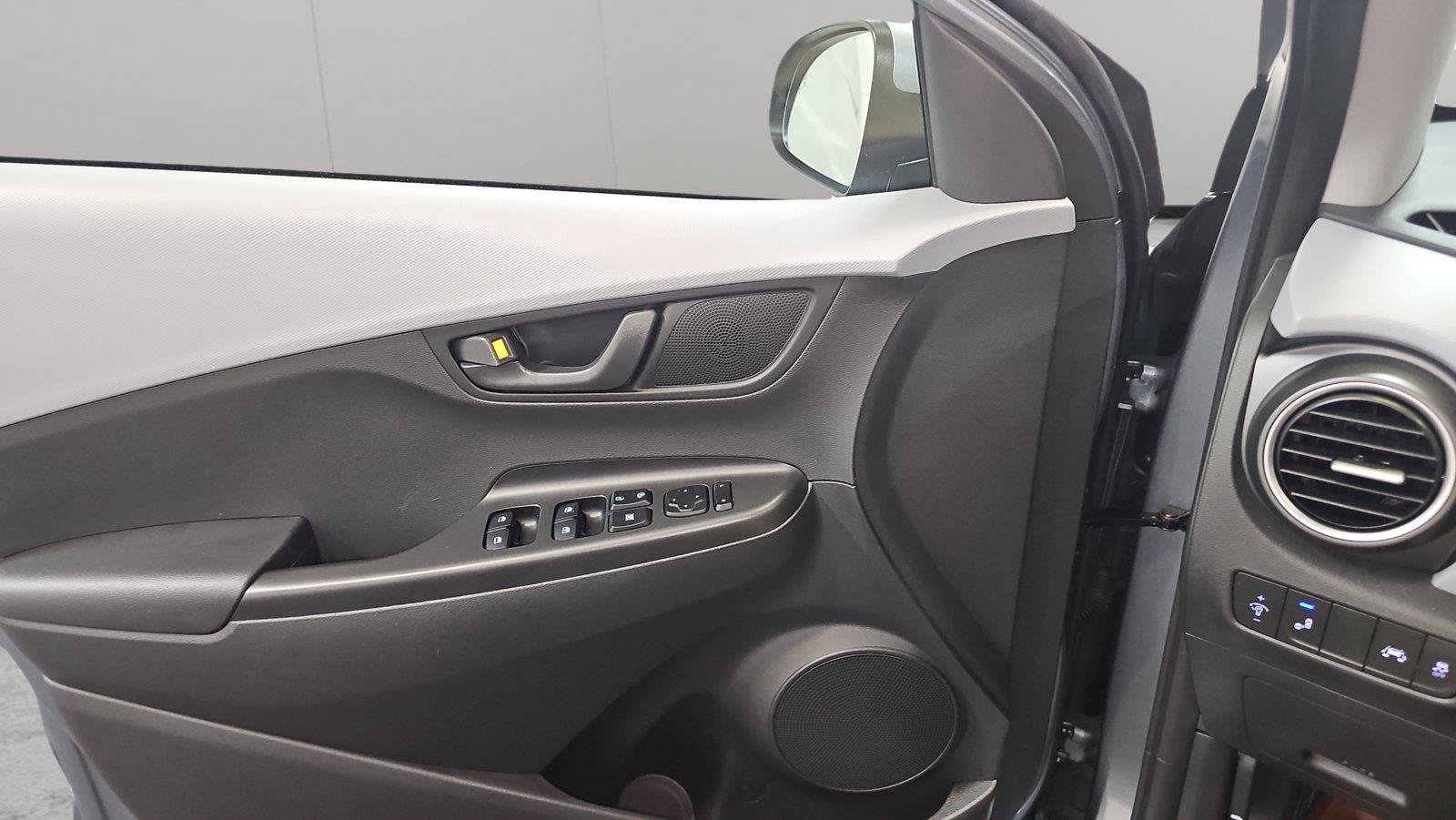 Used 2020 Hyundai Kona SEL FWD image 23