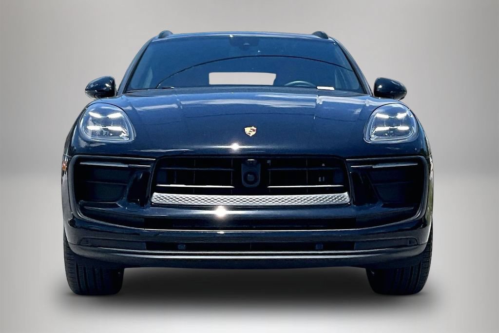 Used 2025 Porsche Macan AWD/4WD image 3