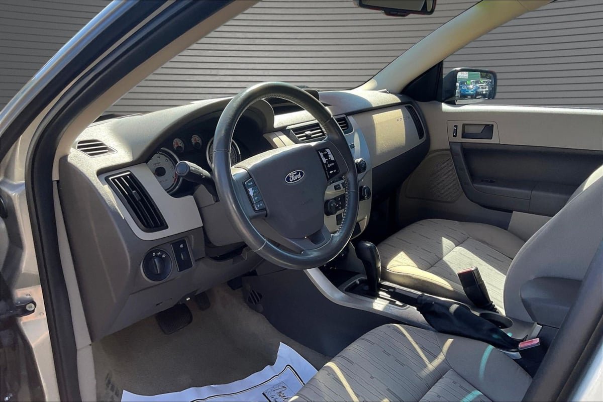 Used 2008 Ford Focus SE FWD image 16