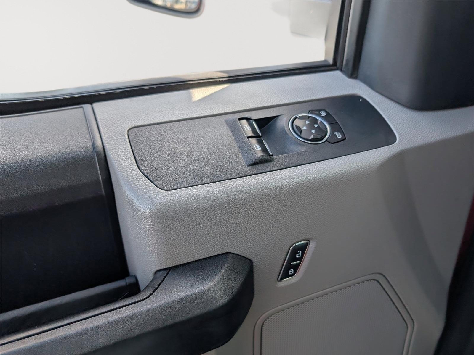 Used 2017 Ford F550 4x4 Regular Cab Super Duty image 18