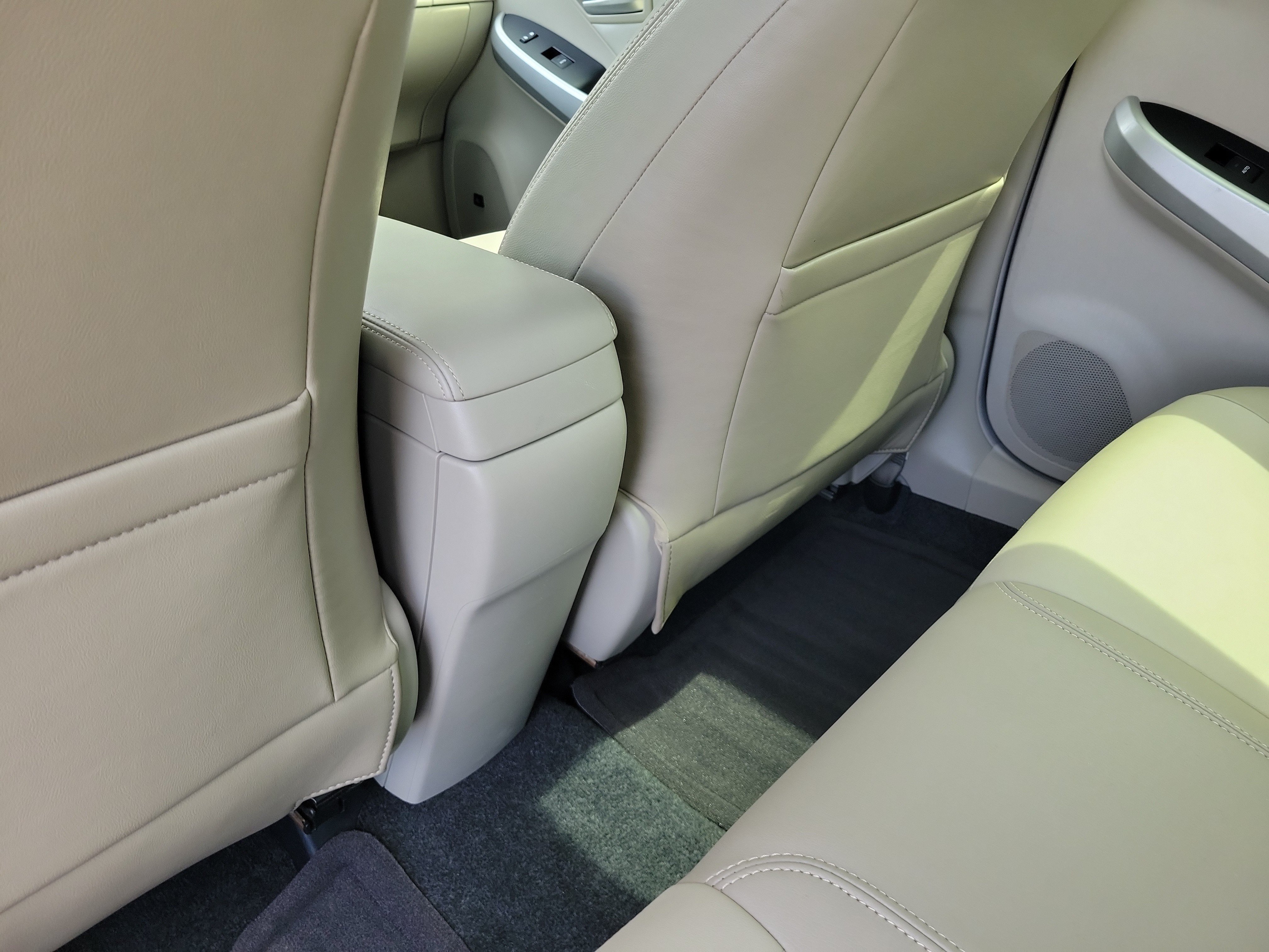 Used 2015 Toyota Prius Four FWD image 12