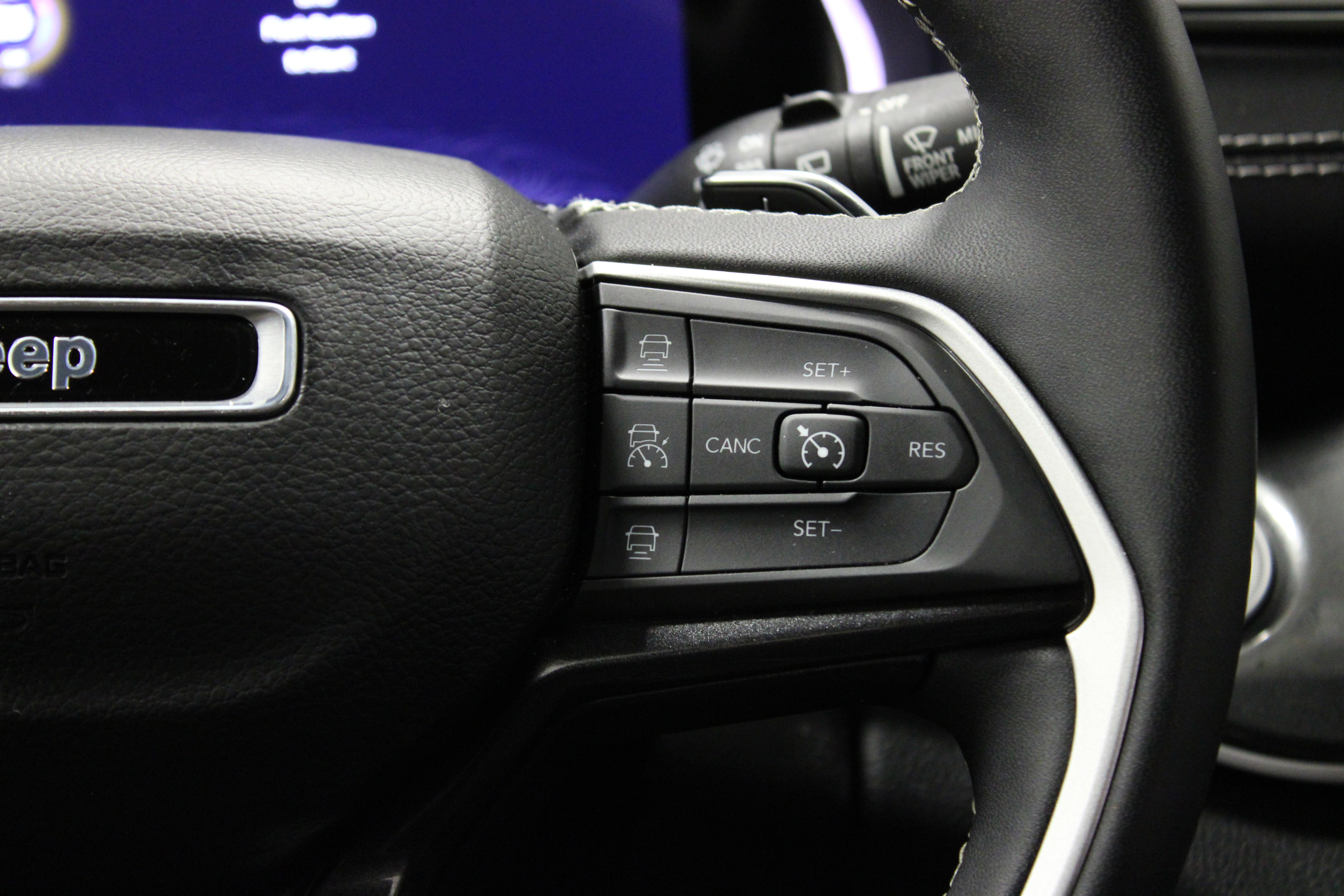 Used 2023 Jeep Grand Cherokee Altitude AWD/4WD image 23