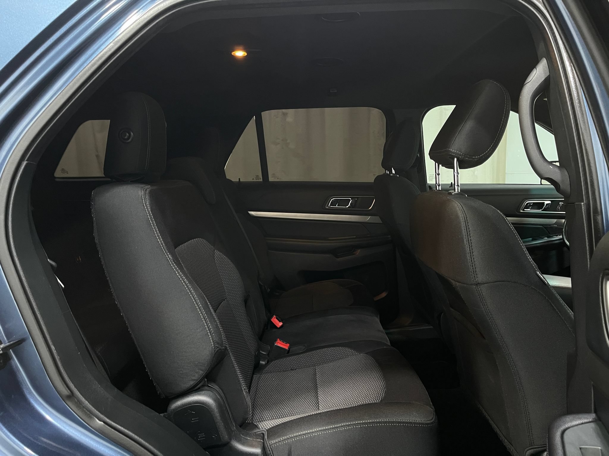 Used 2018 Ford Explorer XLT w/ Equipment Group 201A AWD/4WD image 33