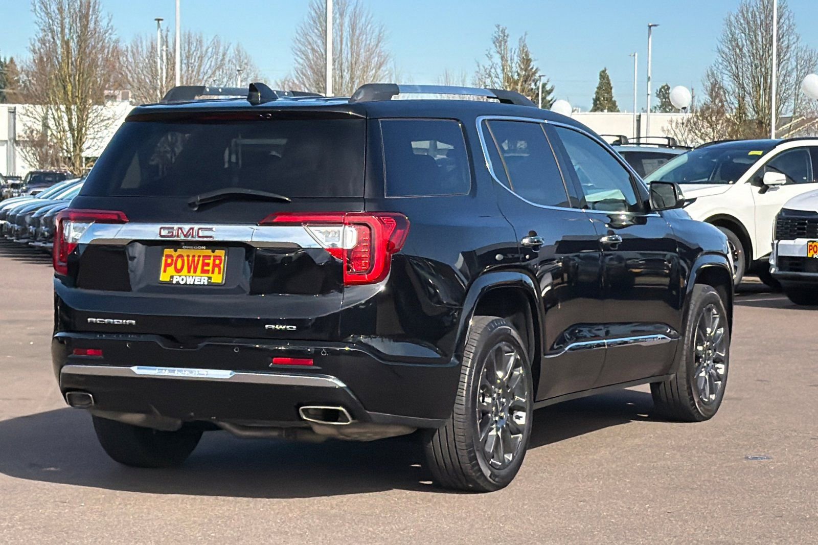 Used 2023 GMC Acadia Denali w/ Black Diamond Edition image 4