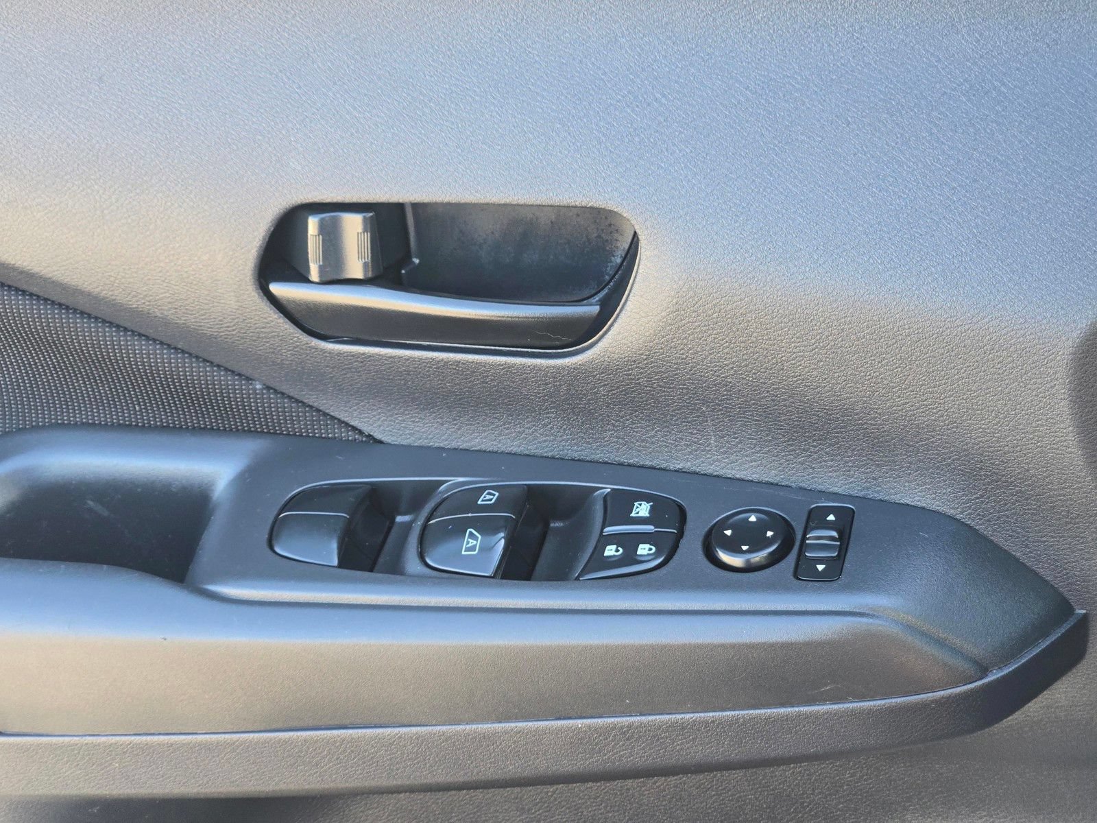 Used 2025 Nissan Kicks Play S FWD image 23