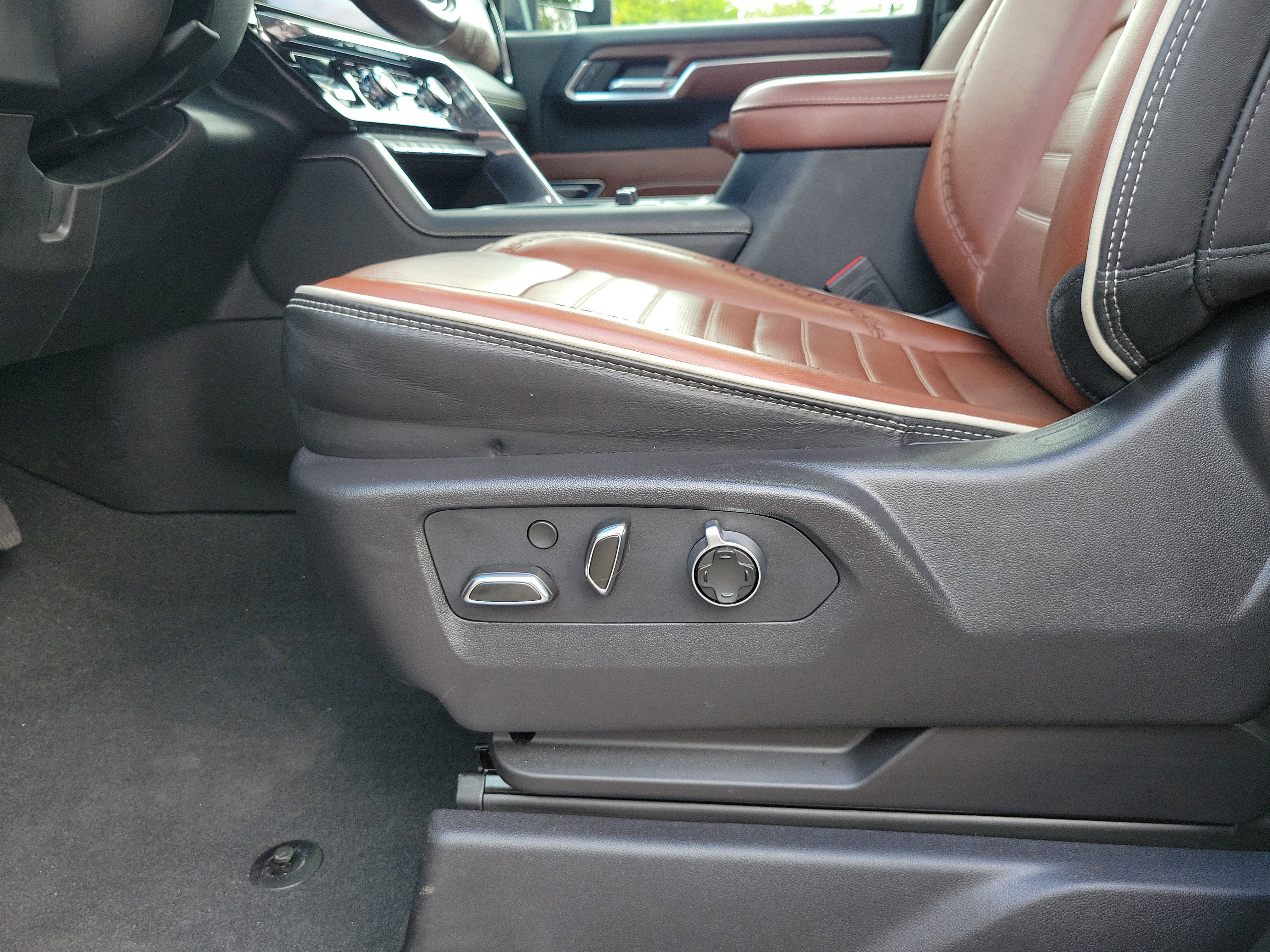 Used 2024 GMC Sierra 3500 Denali Ultimate image 13