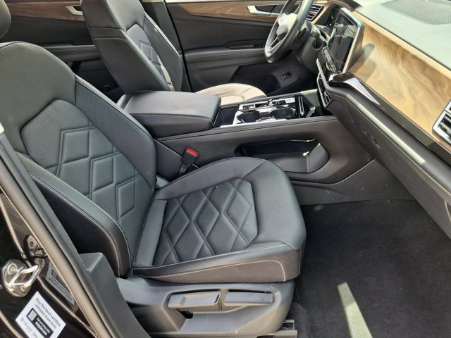 Used 2025 Volkswagen Atlas SE FWD image 31