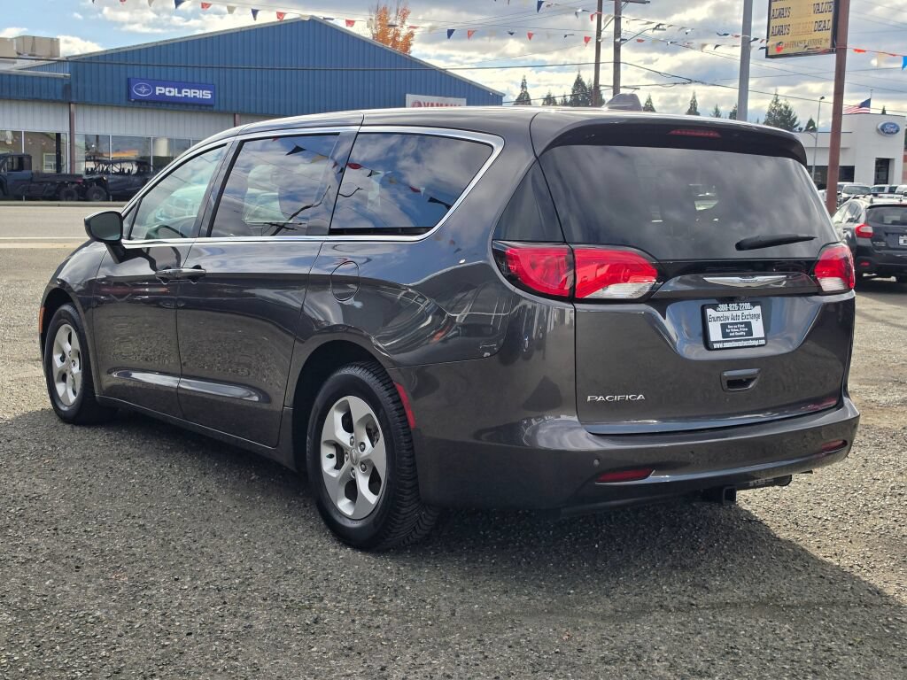 Used 2017 Chrysler Pacifica LX w/ Tire & Wheel Group FWD image 5