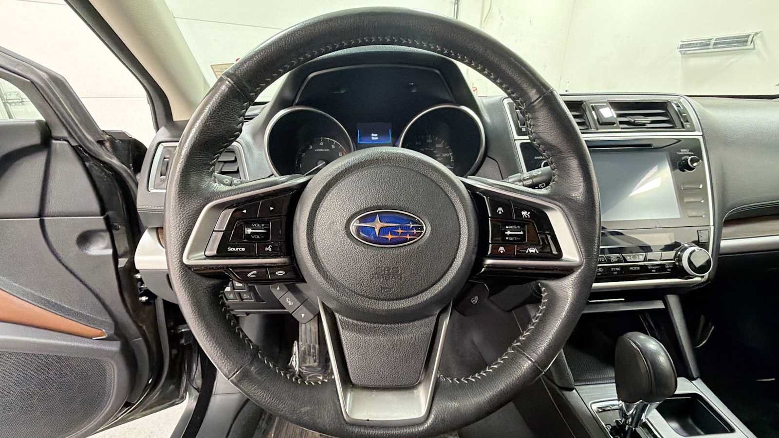 Used 2018 Subaru Outback 2.5i Touring w/ Popular Package #3 AWD/4WD image 16