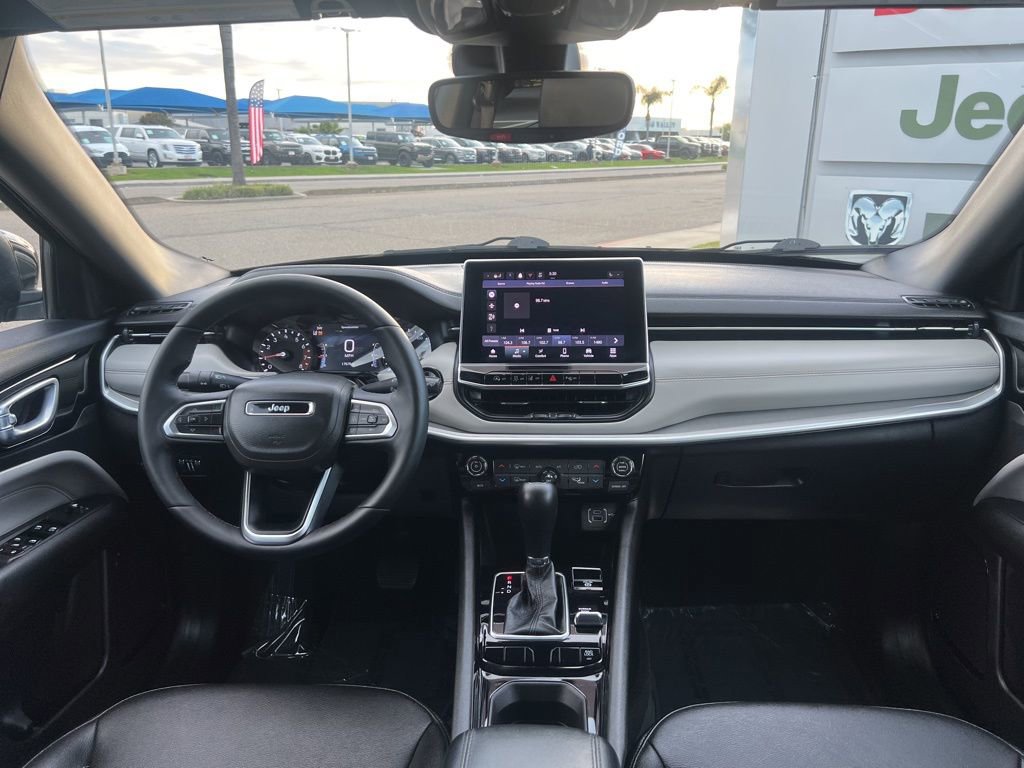 Used 2025 Jeep Compass Limited image 45