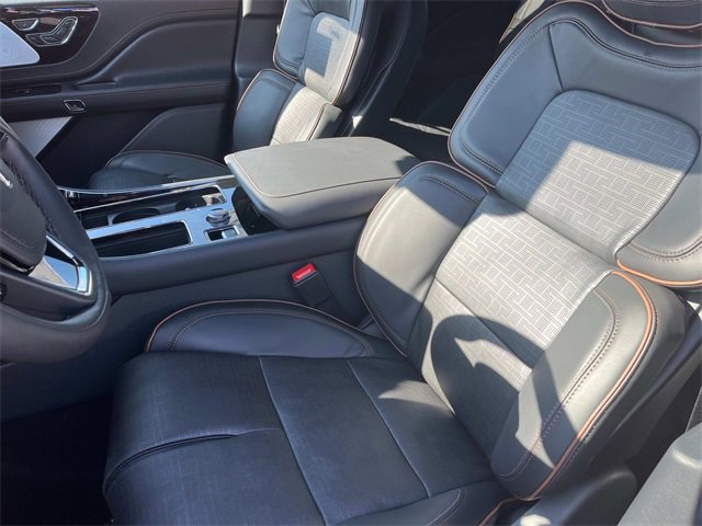 New 2025 Lincoln Aviator Black Label w/ Jet Appearance Package image 24
