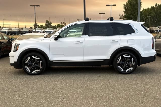 Certified 2024 Kia Telluride EX w/ EX Captain's Chair Package AWD/4WD image 9
