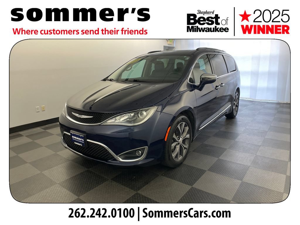 Used 2018 Chrysler Pacifica Limited w/ Tire & Wheel Group FWD image 2