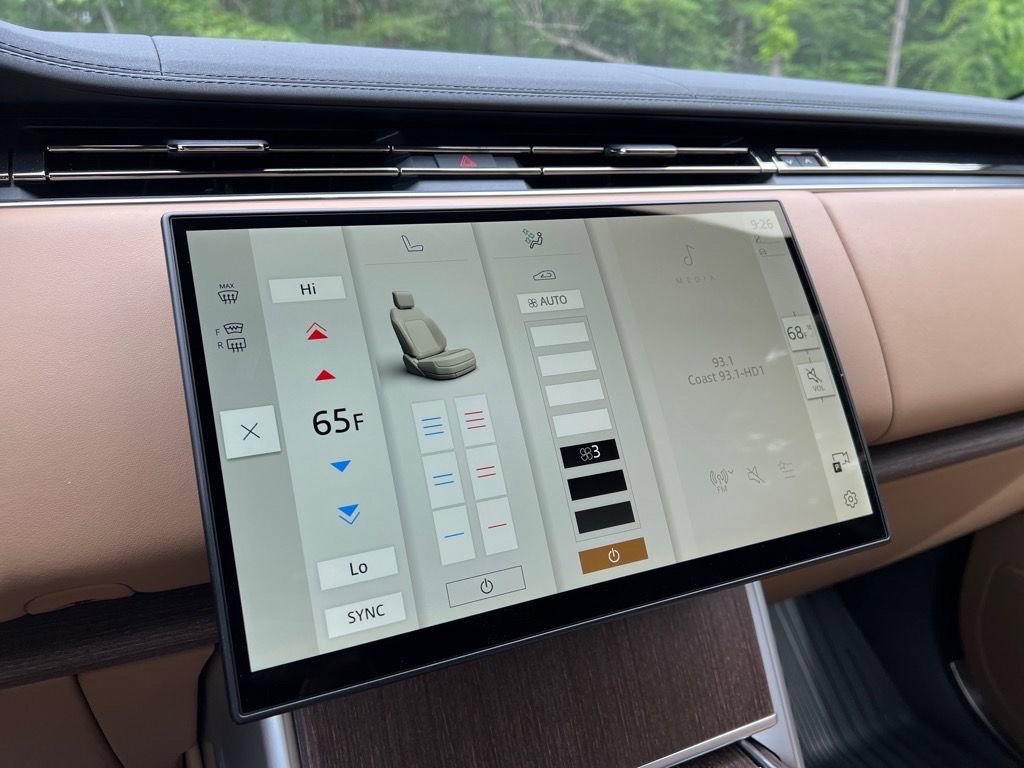 New 2025 Land Rover Range Rover SE image 17