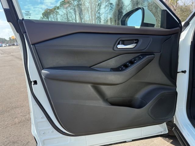 Used 2023 Nissan Rogue SV w/ SV Premium B Package image 3