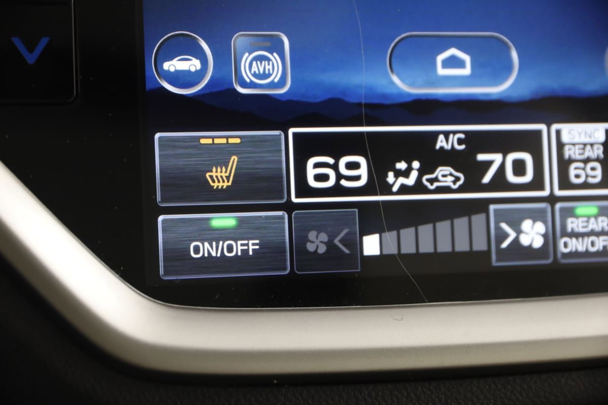 Used 2023 Subaru Ascent Limited w/ Technology Package AWD/4WD image 8
