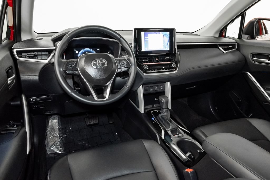 Used 2024 Toyota Corolla Cross XLE w/ Convenience Package AWD/4WD image 7