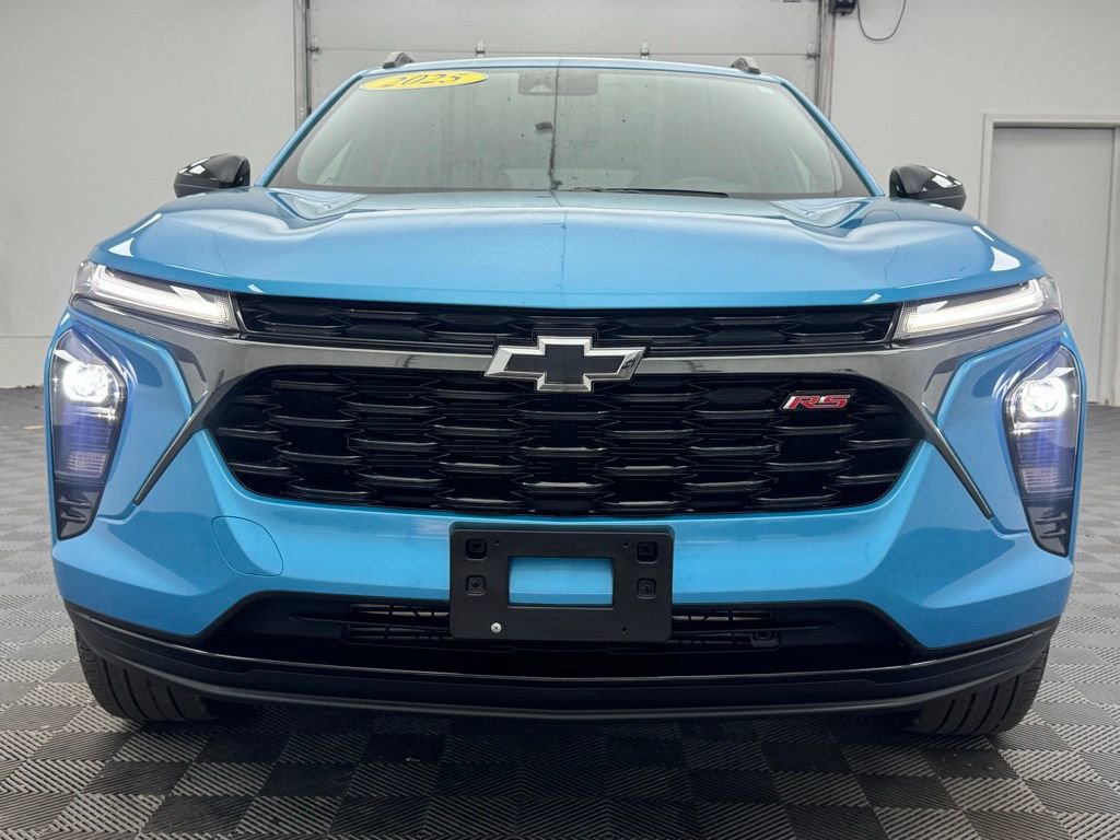 Used 2025 Chevrolet Trax RS FWD image 12