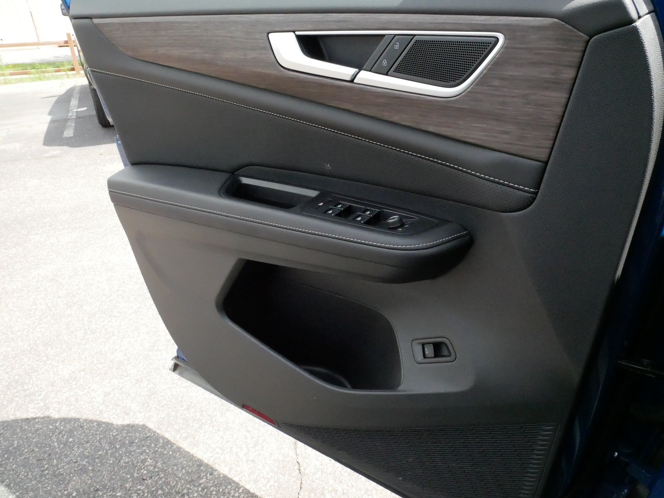Certified 2025 Volkswagen Atlas SEL AWD/4WD image 28