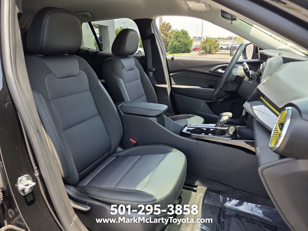 Used 2025 Chevrolet Trax LT w/ Driver Confidence Package FWD image 15