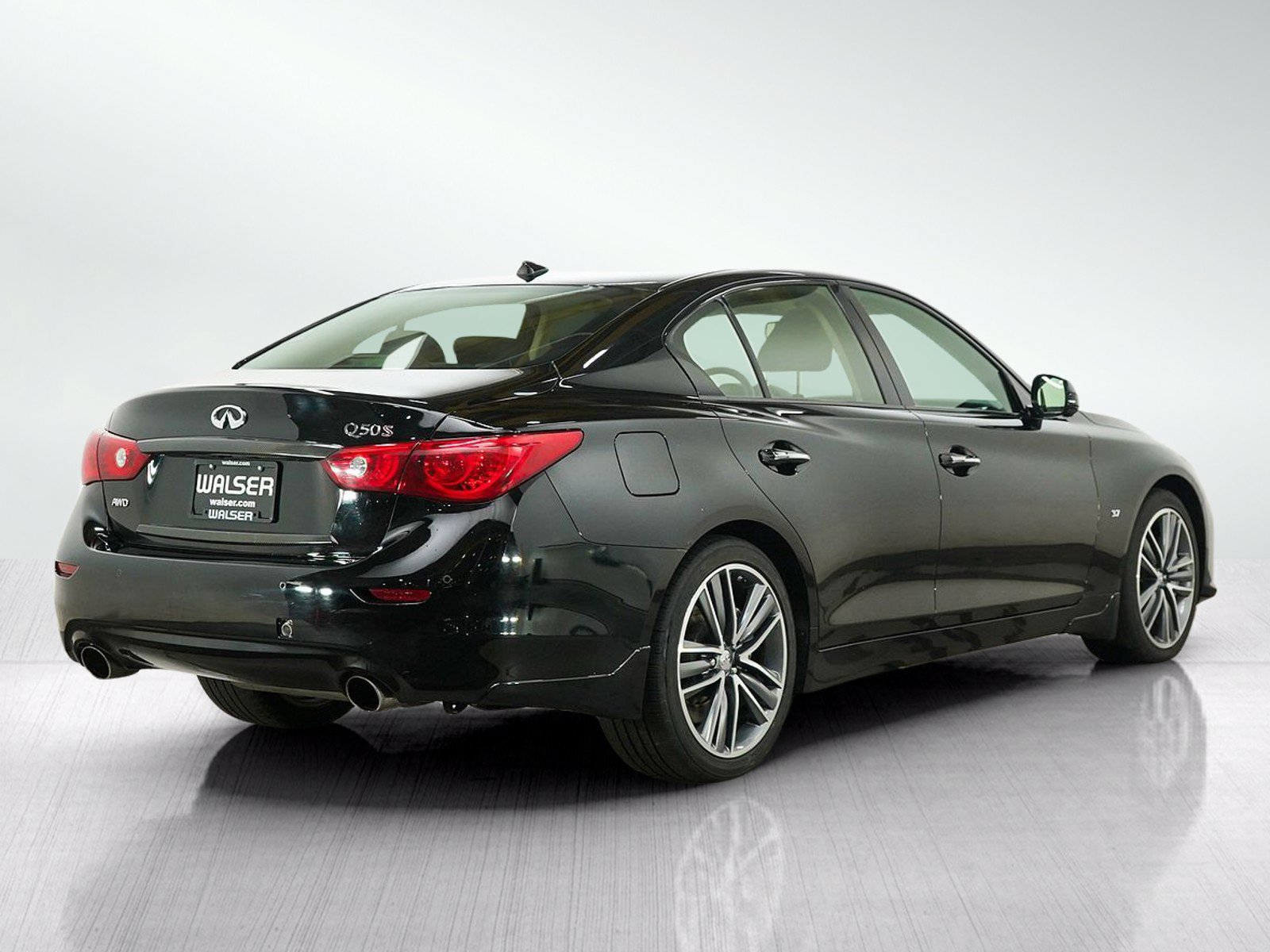 Used 2015 INFINITI Q50 AWD w/ Deluxe Touring Package image 5