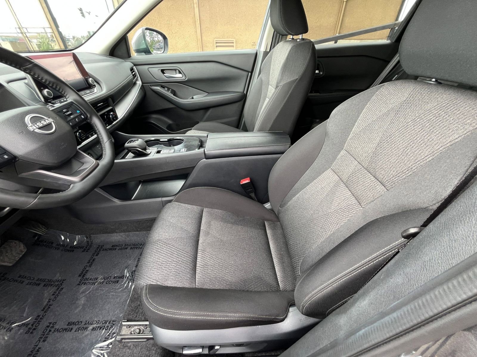Used 2025 Nissan Rogue SV FWD image 29