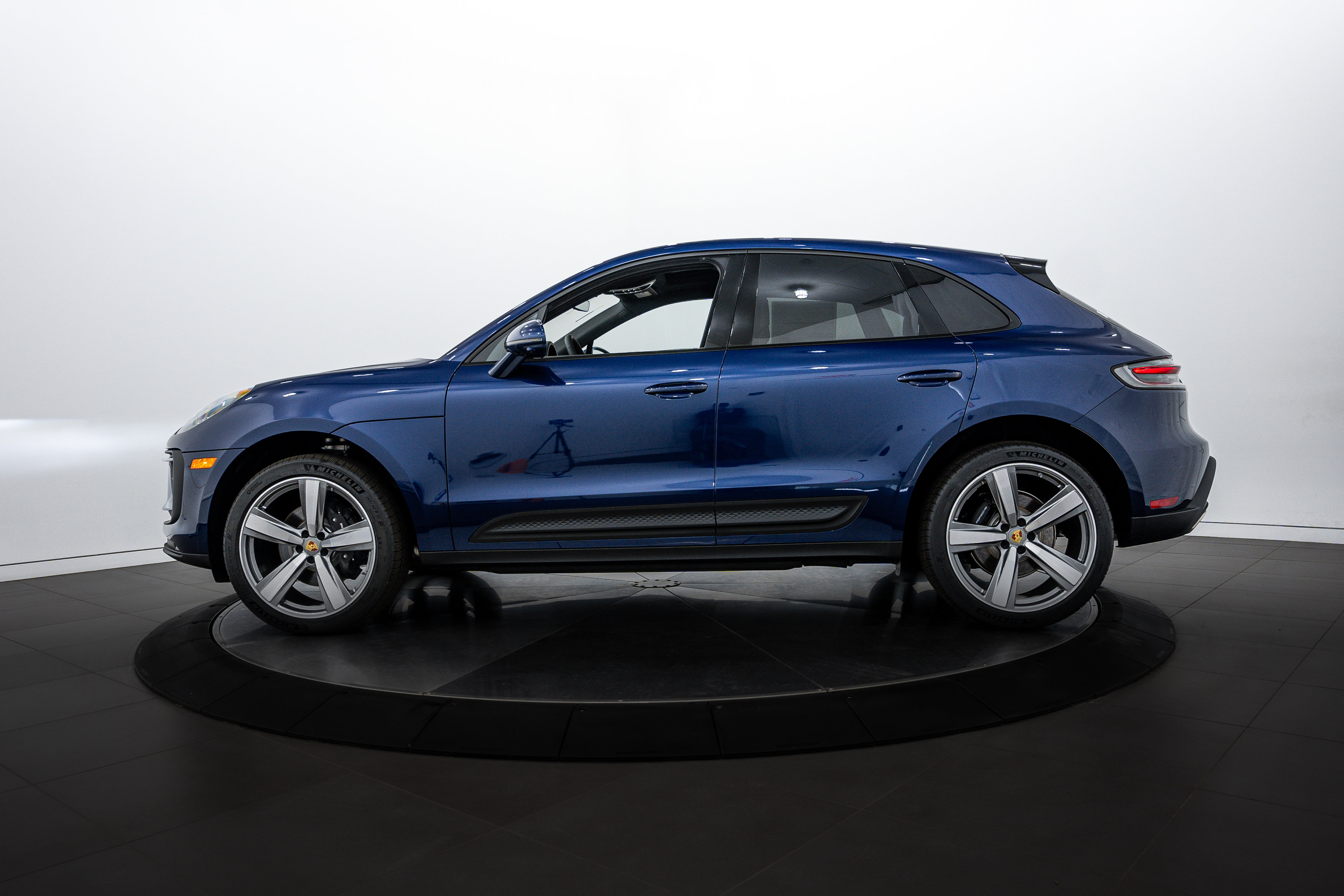 New 2025 Porsche Macan image 2