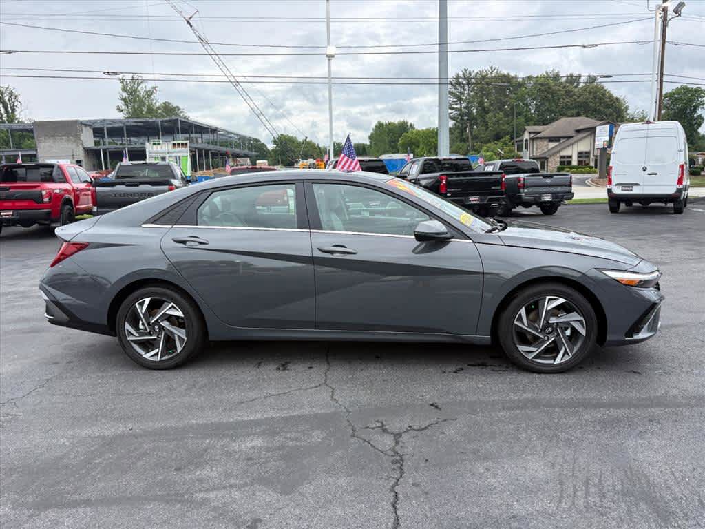 Used 2024 Hyundai Elantra Limited FWD image 2