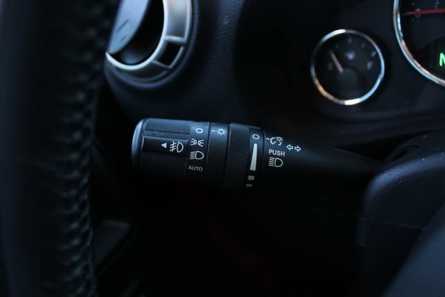 Used 2018 Jeep Wrangler Unlimited Sahara AWD/4WD image 4