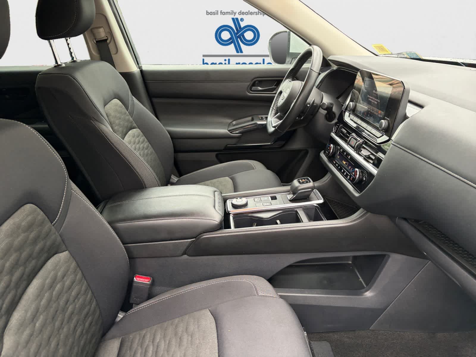 Used 2024 Nissan Pathfinder SV AWD/4WD image 19