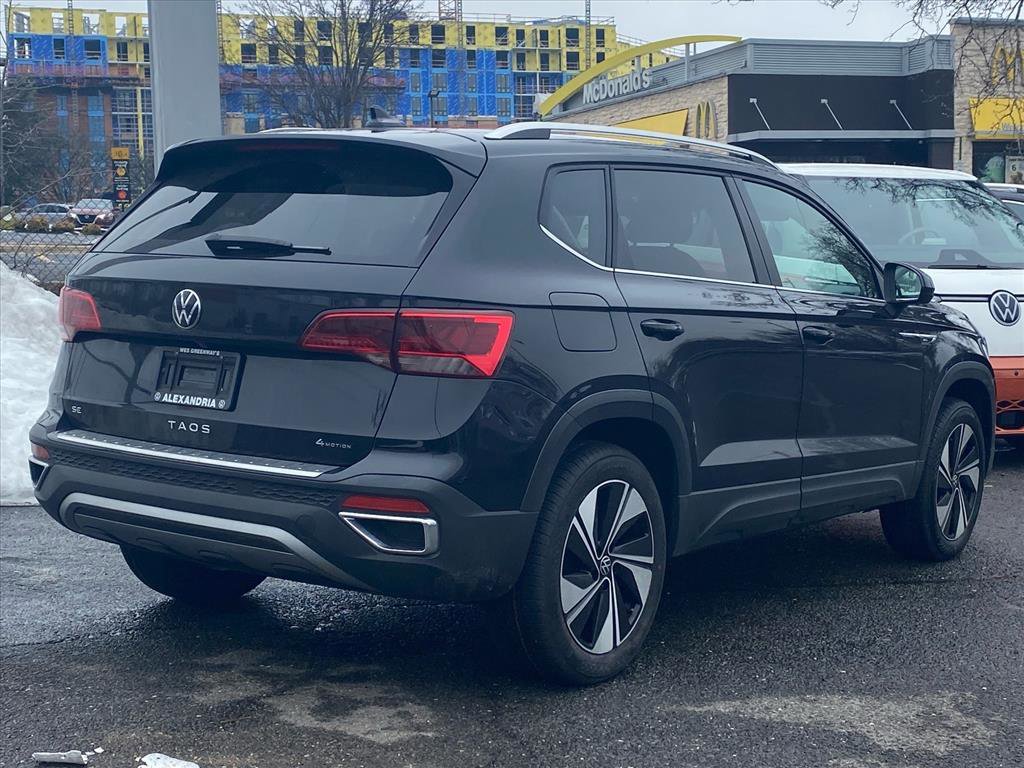 Certified 2023 Volkswagen Taos SE w/ Panoramic Sunroof Package image 3