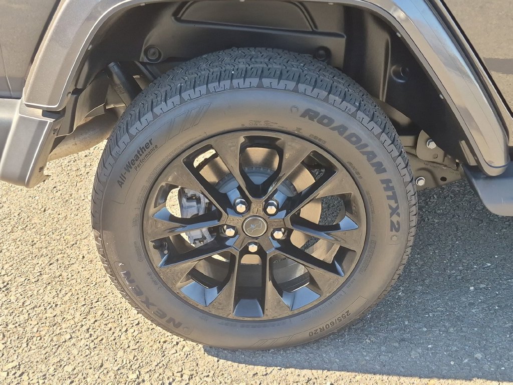 Used 2024 Jeep Wrangler Unlimited Sahara AWD/4WD image 29