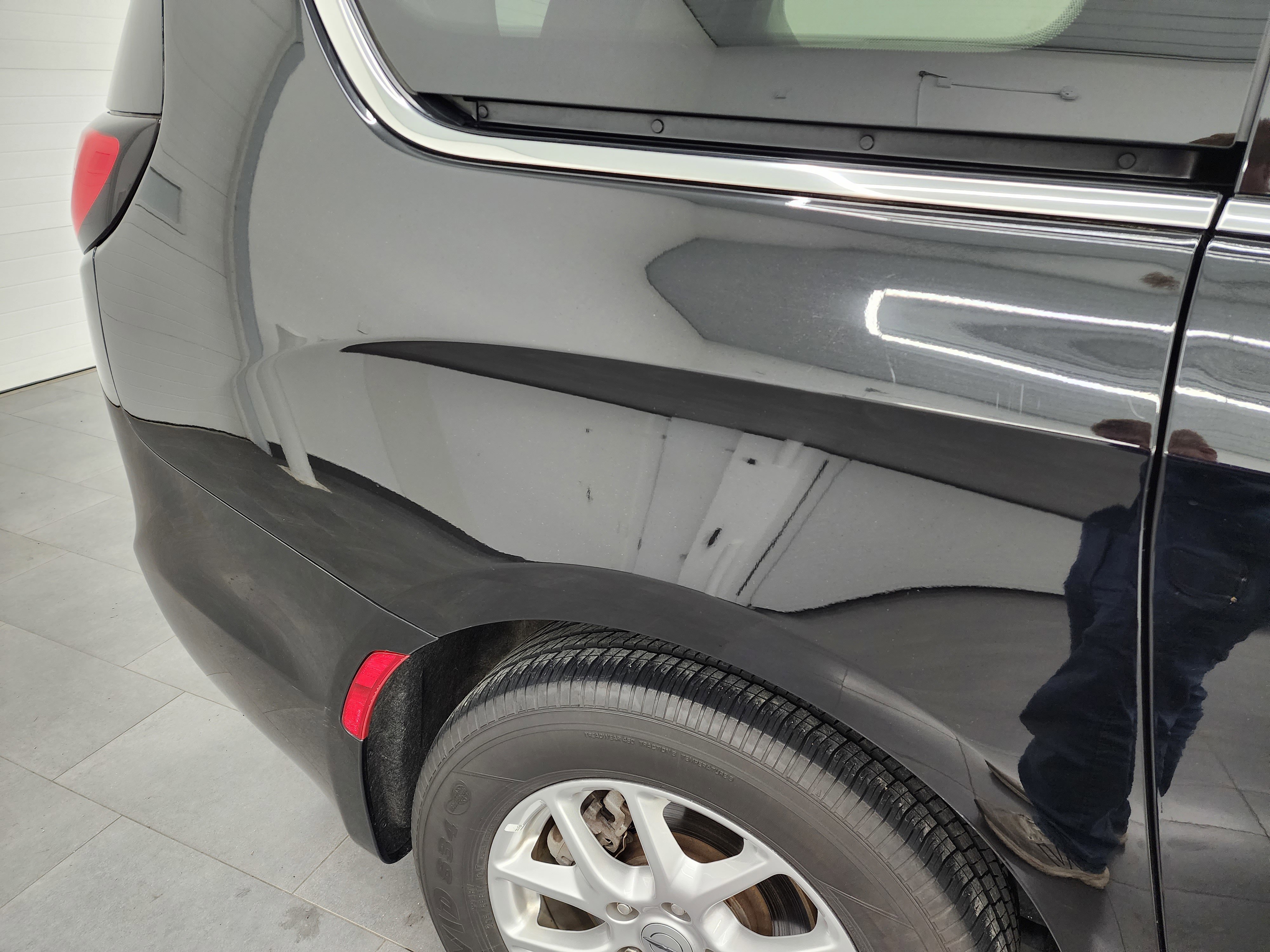 Used 2024 Chrysler Pacifica Touring-L FWD image 25