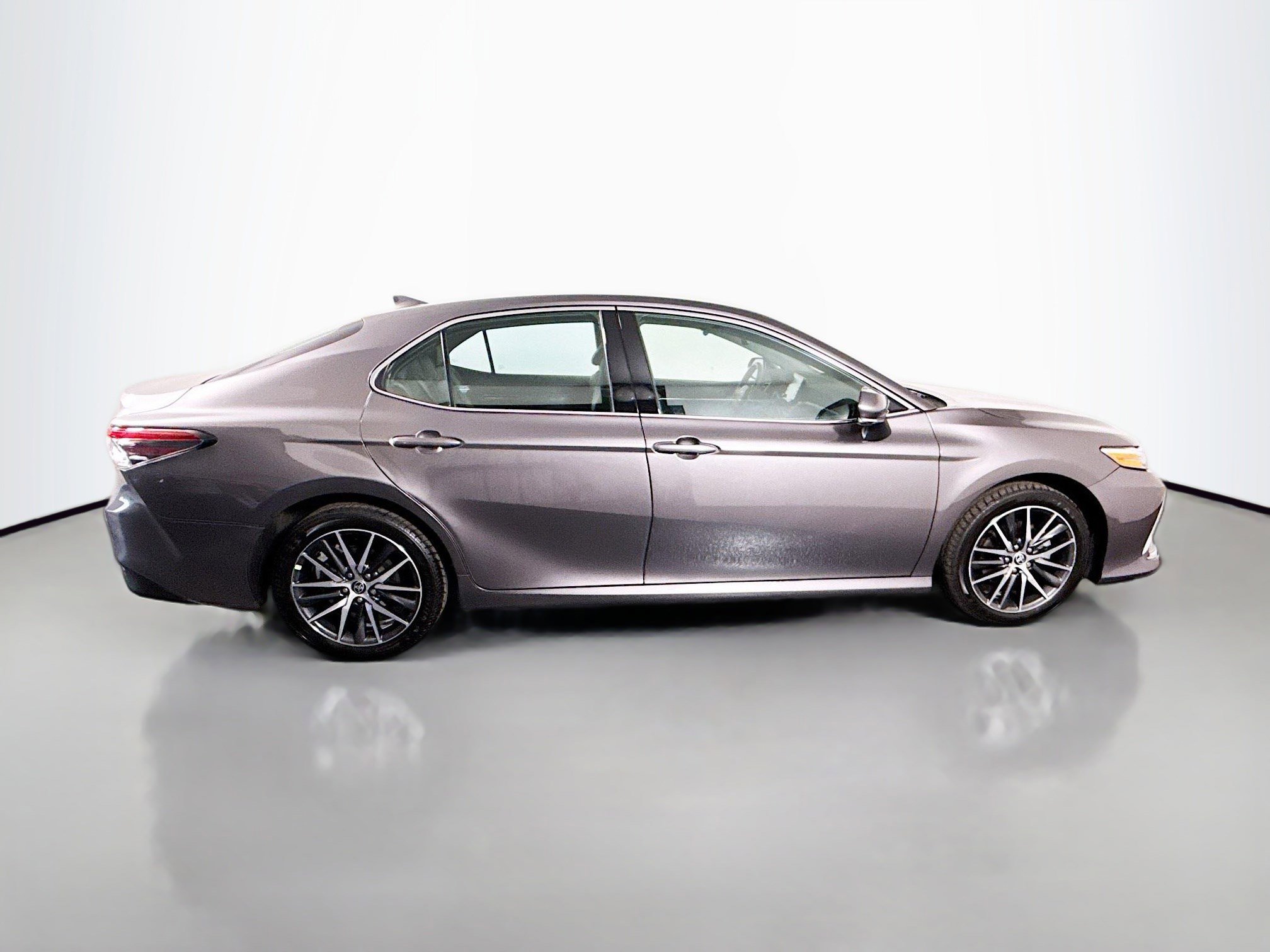 Used 2022 Toyota Camry XLE image 11