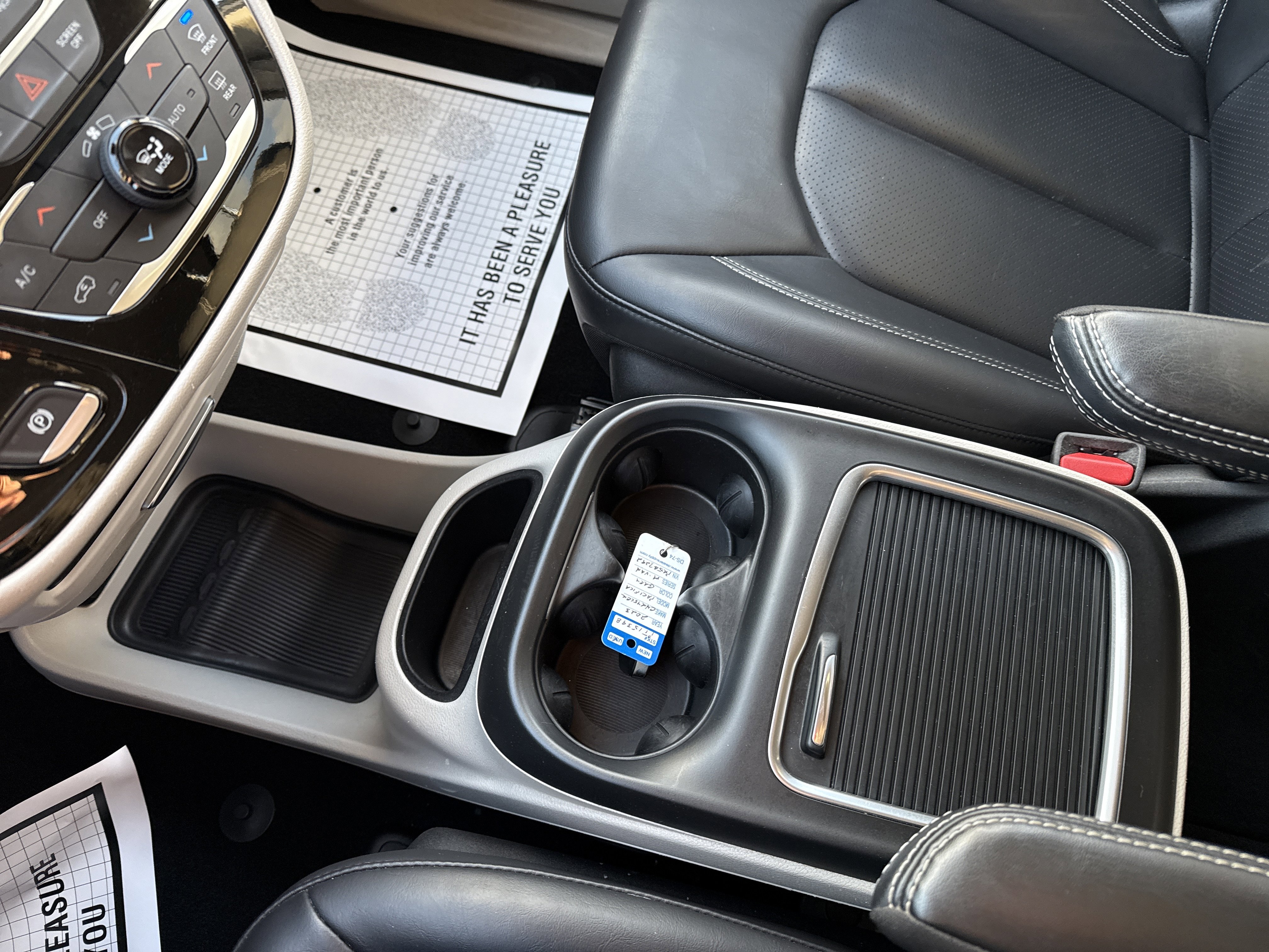 Used 2023 Chrysler Pacifica Touring-L image 26