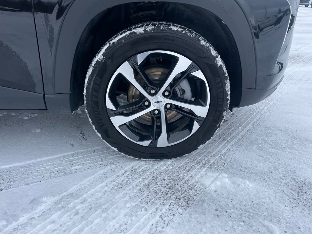 Used 2025 Chevrolet Trax RS w/ Driver Confidence Package image 11