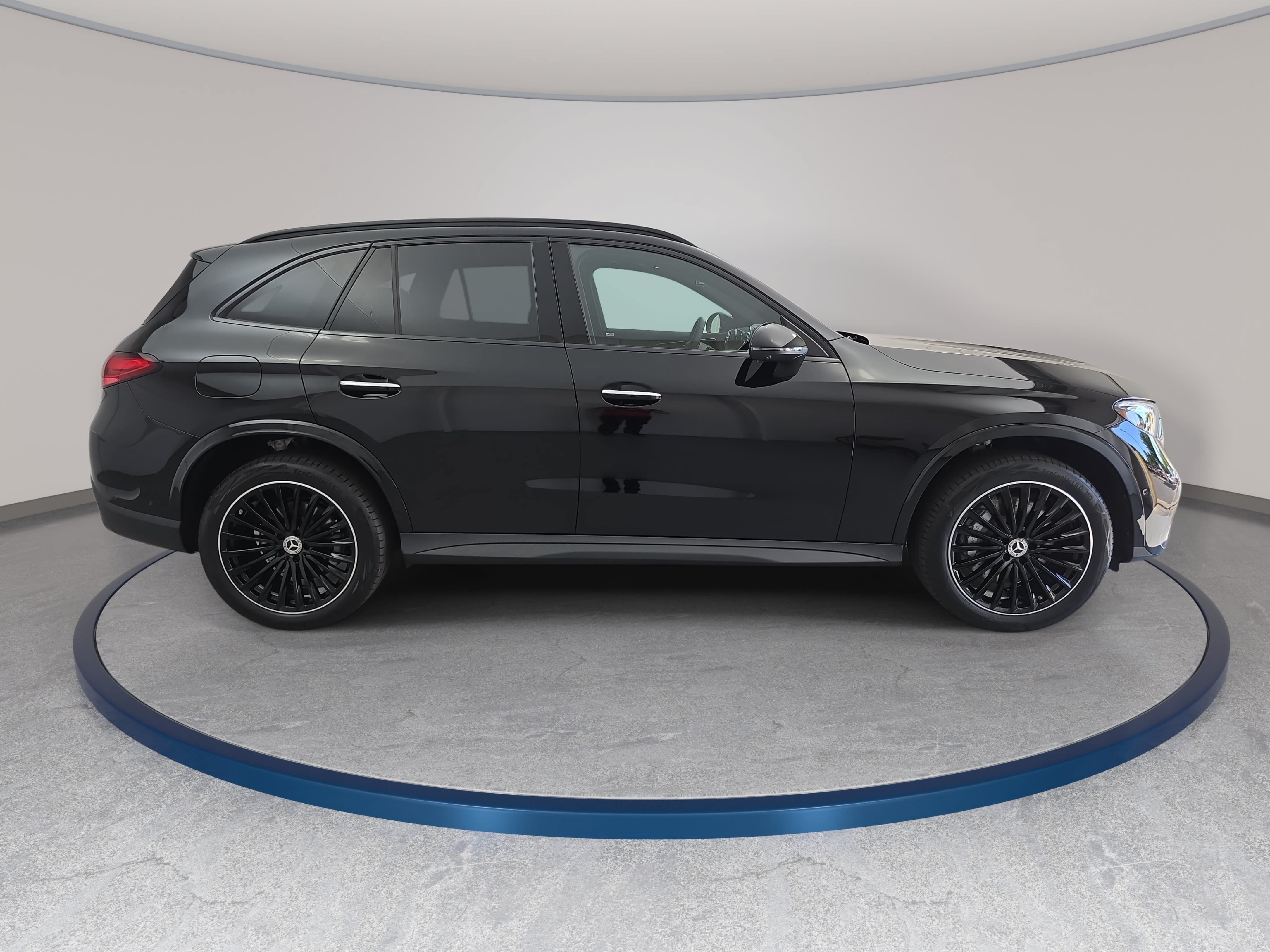 Used 2026 Mercedes-Benz GLC 300 4MATIC image 4