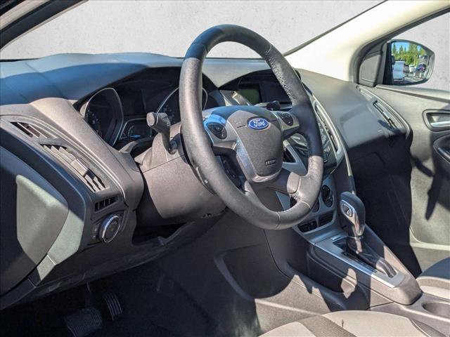 Used 2014 Ford Focus SE w/ SE Sport Package FWD image 2