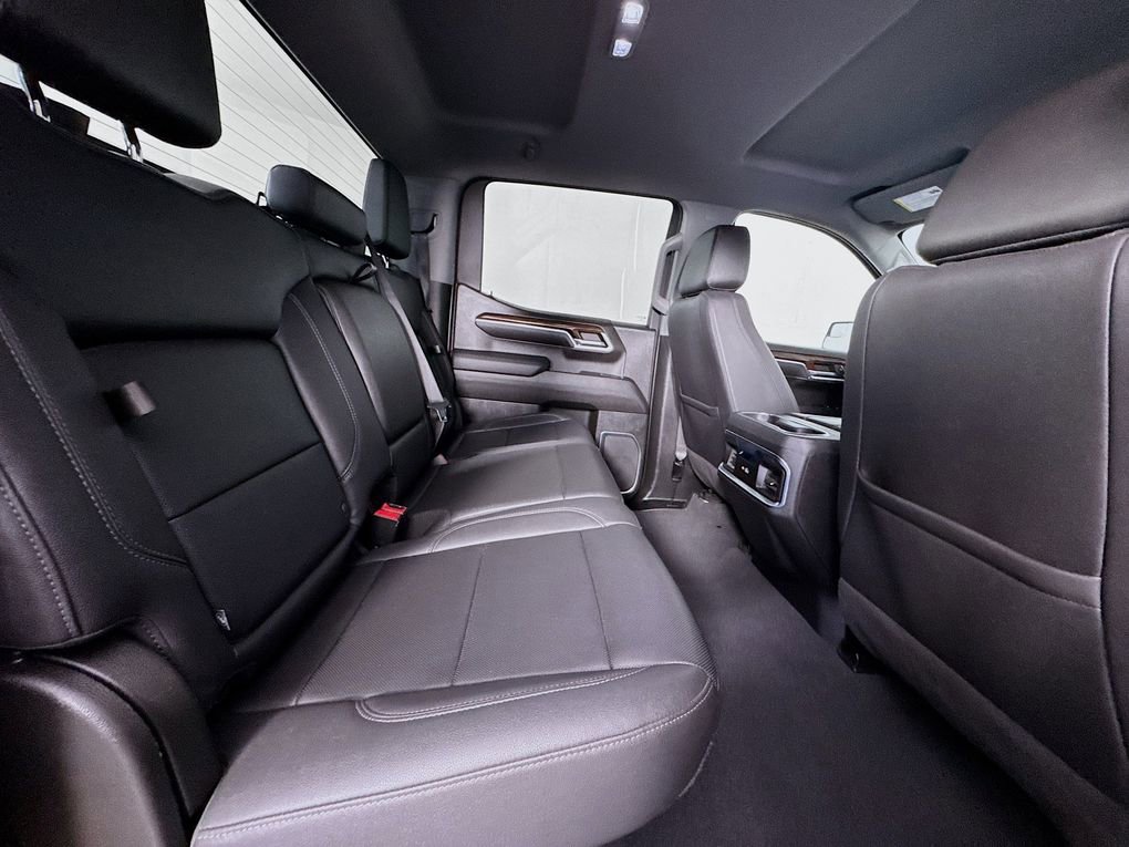 Used 2023 GMC Sierra 1500 SLT w/ SLT Premium Package AWD/4WD image 32