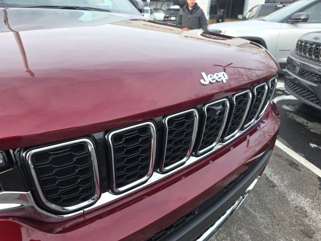 Used 2025 Jeep Grand Cherokee L Limited w/ Luxury Tech Group II image 31