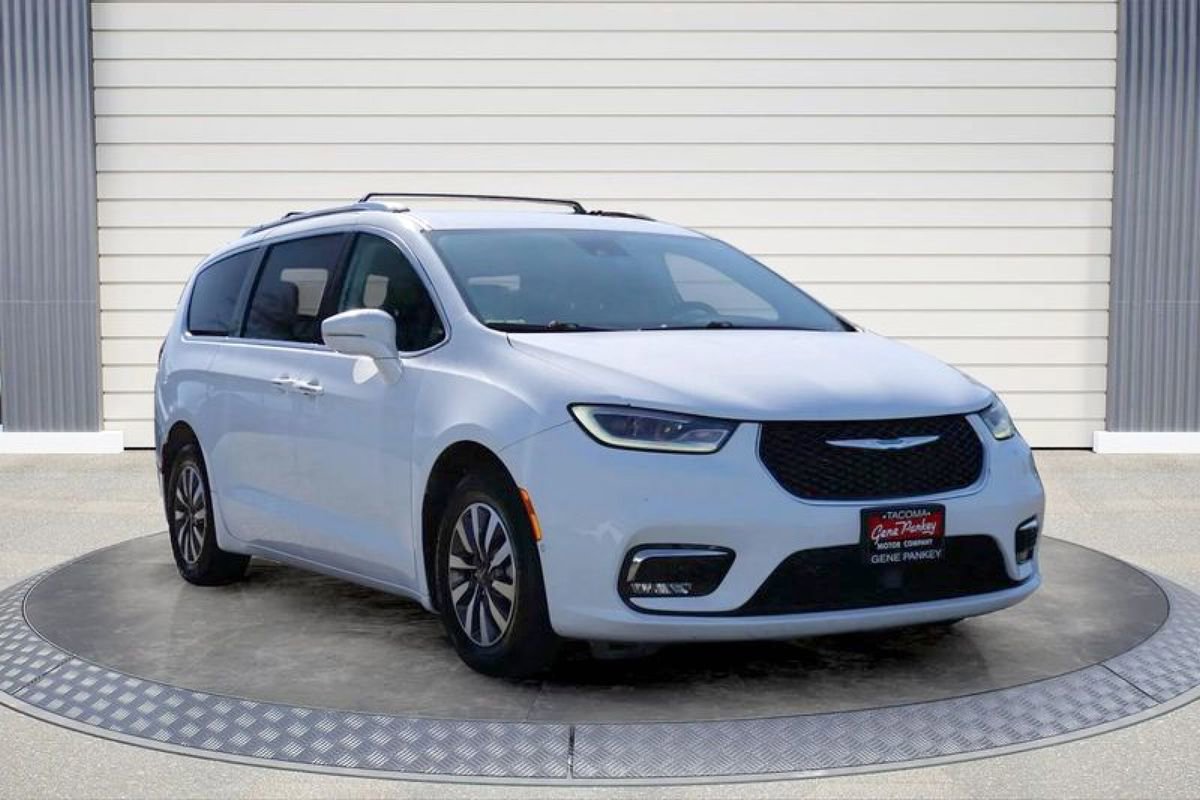 Used 2021 Chrysler Pacifica Touring-L