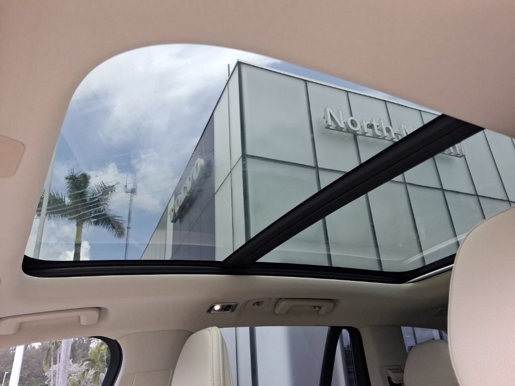 Used 2019 Volvo XC90 T6 Momentum AWD/4WD image 6