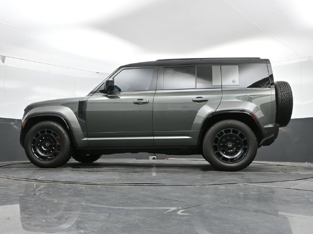 Used 2025 Land Rover Defender 110 AWD/4WD image 35