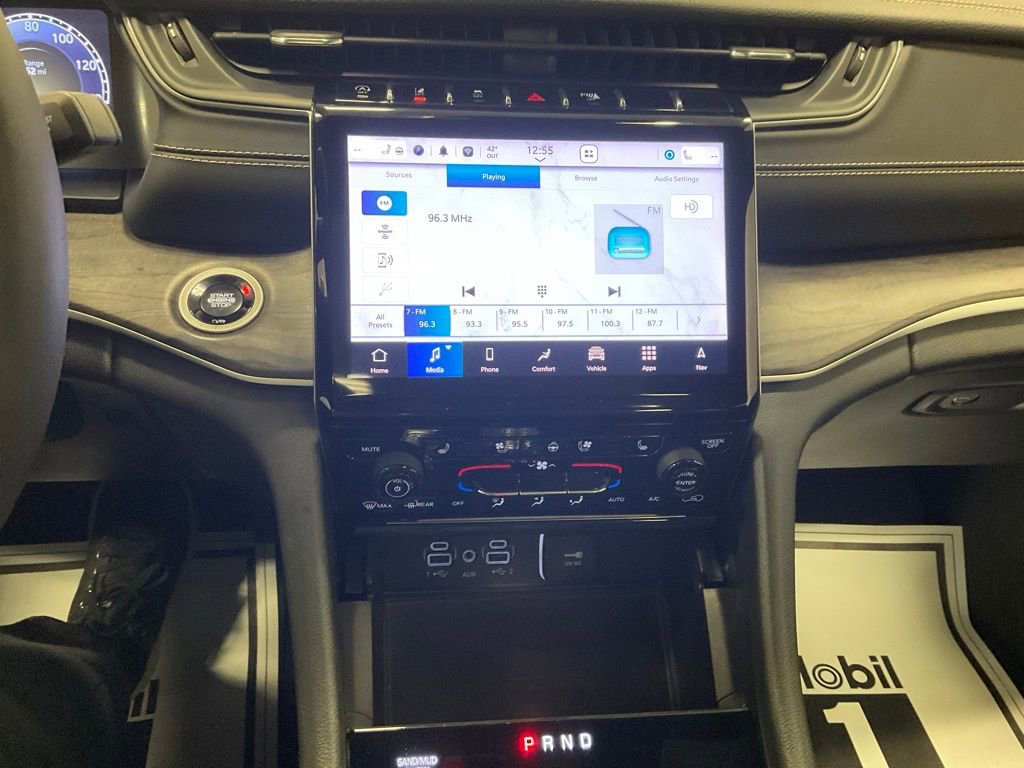 Used 2024 Jeep Grand Cherokee L Limited w/ Luxury Tech Group II image 15