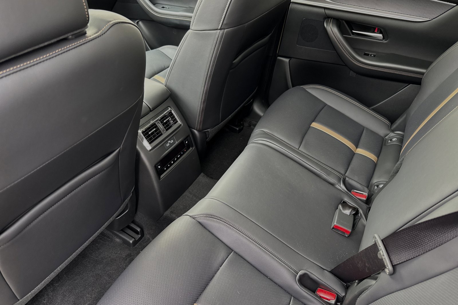 New 2025 MAZDA CX-70 Plug-In Hybrid w/ Premium Plus image 12